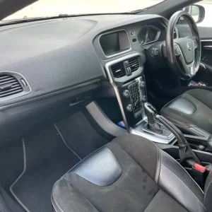 Volvo V40 2.0D 2016 Hatchback - Image 6