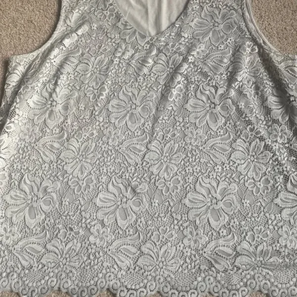 Lace vest top size 22