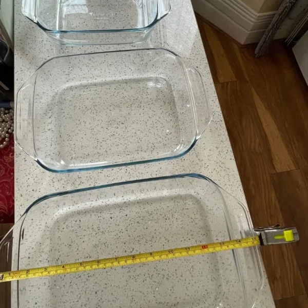 Set of 3 Pyrex baking dishes — large, medium, small