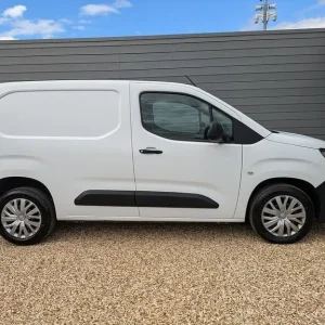 2020 Peugeot Partner BlueHDi 1000 Professional Panel Van Diesel Manual - Image 5