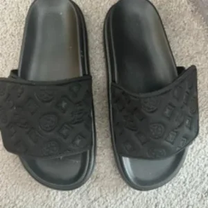 Black sliders