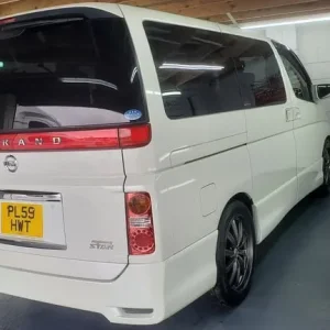 Nissan Elgrand e51 2.5 automatic import 2010 - Image 3