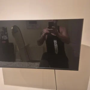 32" lg Tv barely used - Image 2