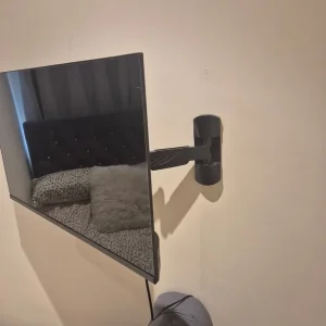 32" lg Tv barely used - Image 3