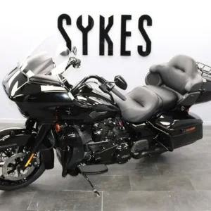 2024 Harley-Davidson FLTRK Touring Road Glide Limited in Vivid Black - Image 3