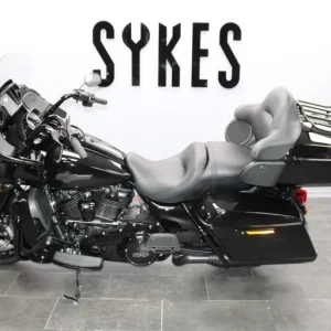 2024 Harley-Davidson FLTRK Touring Road Glide Limited in Vivid Black - Image 4