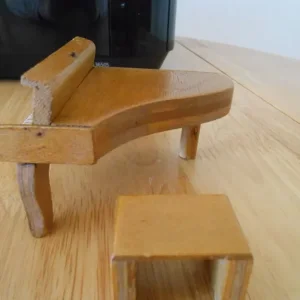 DOLLSHOUSE MINIATURE PIANO AND STOOL – LID OPENS - Image 2
