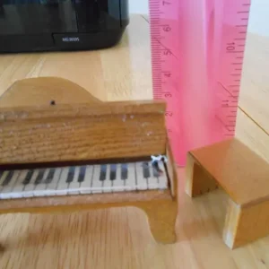 DOLLSHOUSE MINIATURE PIANO AND STOOL – LID OPENS - Image 6