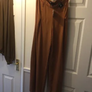 Ladies tan cotton wide-leg trousers