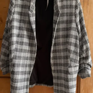 Black and White Marks & Spencer Check 3/4 Sleeve Jersey Blazer - Image 6