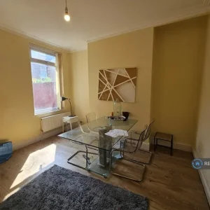 3 bedroom house with back yard in Chipping Norton, West Oxfordshire - Image 3