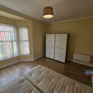 3 bedroom house with back yard in Chipping Norton, West Oxfordshire - Image 7