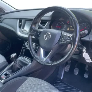 2018 Vauxhall Grandland X 1.2T SE 5-door hatchback - Image 3