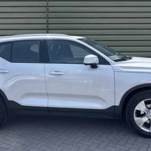 2020 Volvo XC40 Momentum Pro 5-door Estate - Image 4