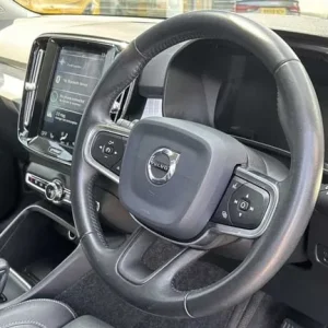2020 Volvo XC40 Momentum Pro 5-door Estate - Image 6