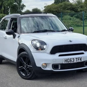 2013 MINI Countryman 1.6 Cooper S Auto Euro 5 5-door hatchback