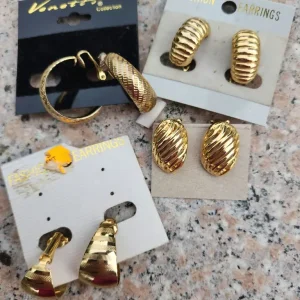 10 PAIRS OF GOLD COLOURED CLIP-ON EARRINGS - Image 2