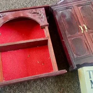 Dolls house furniture and lots of bits - Image 2