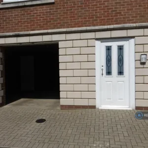 2 bedroom flat in Crome Drive, Kinver, South Staffordshire (2 bed) - Image 2