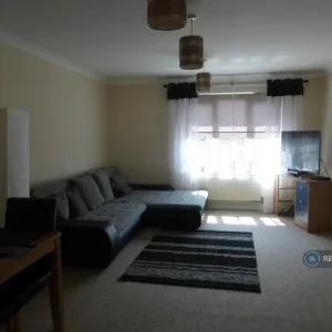 2 bedroom flat in Crome Drive, Kinver, South Staffordshire (2 bed) - Image 3