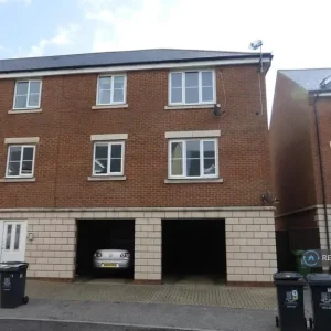 2 bedroom flat in Crome Drive, Kinver, South Staffordshire (2 bed)