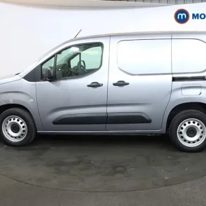 2025 Peugeot Partner 1.5 BlueHDi 100 Professional Van Panel Van Diesel Manual - Image 4