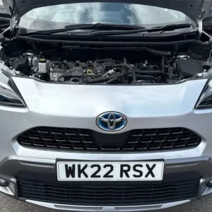 2022 Toyota Yaris Cross 1.5 Hybrid Dynamic 5-door Estate - Image 8