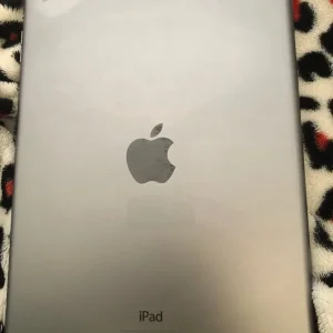 Apple iPad Air 1st generation grey with good battery - Image 2