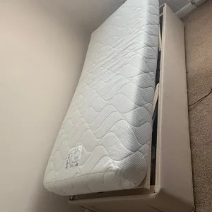 Adjustable electric bed - Image 2