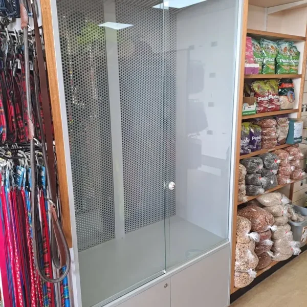 Display cabinets for retail use