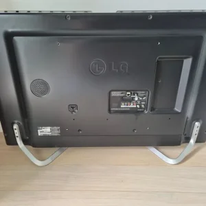 Smart TV and soundbar with subwoofer - Image 6