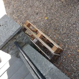 2 pallets for collection