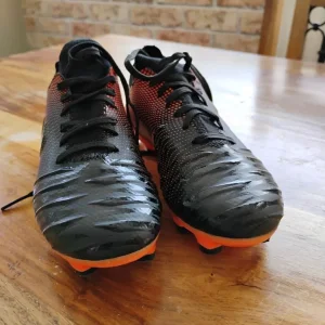 Child football boots 11.5 - Image 4
