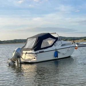 Cabin boat with trailer, no engine - Image 2