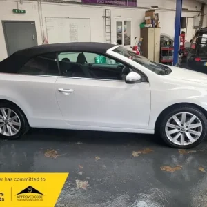 2012 Volkswagen Golf SE Tech TDI BlueMotion DSG Convertible - Image 8