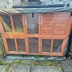 Bluebell rabbit hutch with cover - Image 3