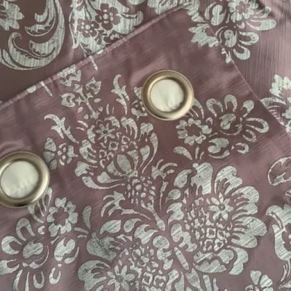 Curtains in lilac and silver damask