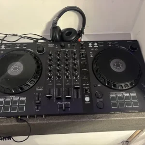 Pioneer DDJ-FLX6 4-channel with speakers and headphones