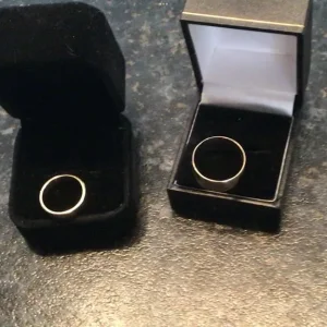 2 x 9ct Gold Wedding Rings - Image 4