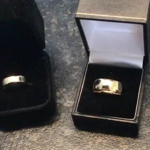 2 x 9ct Gold Wedding Rings - Image 5