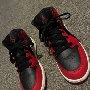 Air Jordans 1 mids size 4 uk - Image 2