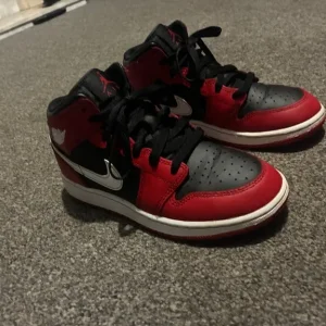 Air Jordans 1 mids size 4 uk - Image 3
