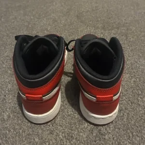 Air Jordans 1 mids size 4 uk - Image 6
