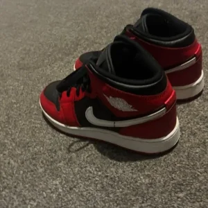 Air Jordans 1 mids size 4 uk - Image 8