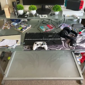 Desk with three work surfaces - Image 3