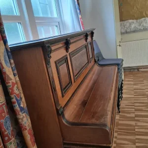 Upright Piano - Image 4