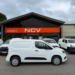 2020 Vauxhall Combo L1H1 2300 Sportive S/S AC Panel Van Diesel Manual - Image 2