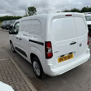 2020 Vauxhall Combo L1H1 2300 Sportive S/S AC Panel Van Diesel Manual - Image 6