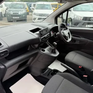 2020 Vauxhall Combo L1H1 2300 Sportive S/S AC Panel Van Diesel Manual - Image 8
