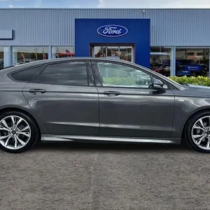 2018 Ford Mondeo 2.0 TDCi ST-Line 5-door Manual Hatchback Diesel - Image 3
